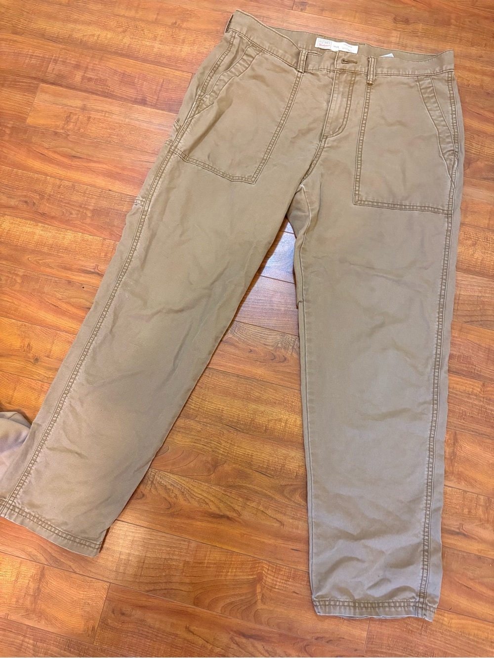 Old Navy Men's Chino Pants in Tan